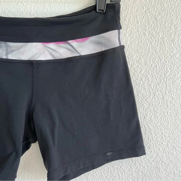 Lululemon Reverse Groove Short - Picture 3 of 12